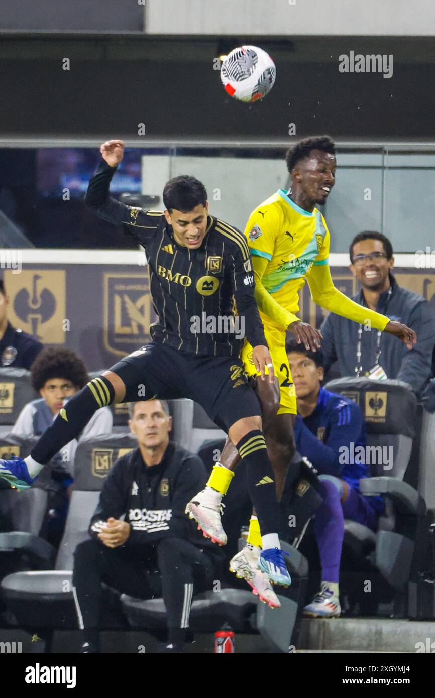 Los Angeles, Usa. Juli 2024. Omar Campos (L) und Abdi Mohamed (R) von New Mexico United wurden im BMO Stadium beim Viertelfinalspiel der U.S. Open Cup zwischen Los Angeles FC und New Mexico United in Aktion genommen. Endstand: Los Angeles FC 3:1 New Mexico United. (Foto: Ringo Chiu/SOPA Images/SIPA USA) Credit: SIPA USA/Alamy Live News Stockfoto