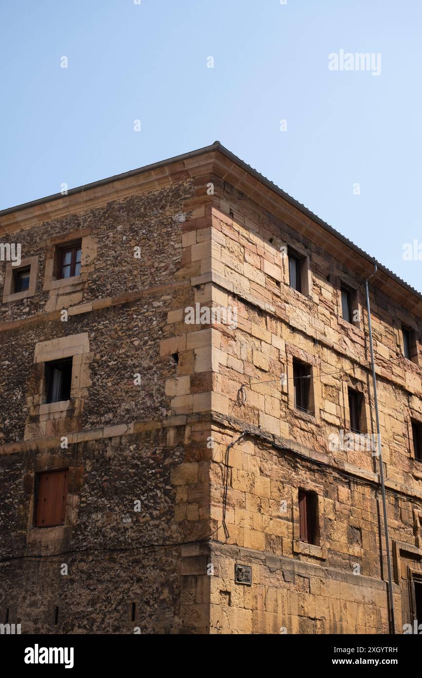 Sitz der Akademie der asturischen Llingua. Kloster San Pelayo, am Ende des 17. Jahrhunderts nach Plänen von Gregorio Roza, P. Stockfoto