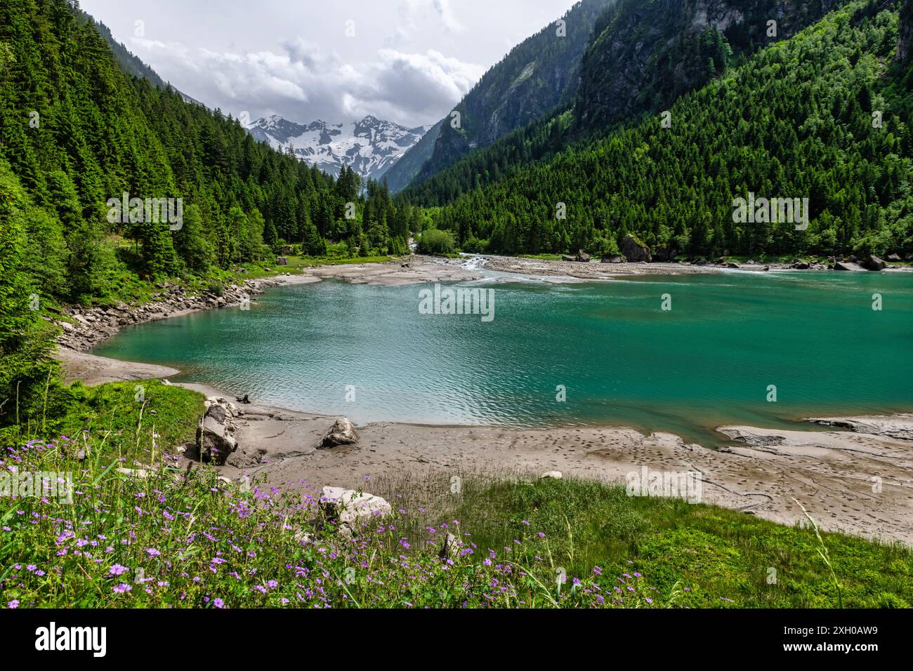 Das schöne Stilluptal, auch Wasserfalltal genannt, und der Stillup-Stausee bei Mayrhofen in Österreich, Europa Stockfoto