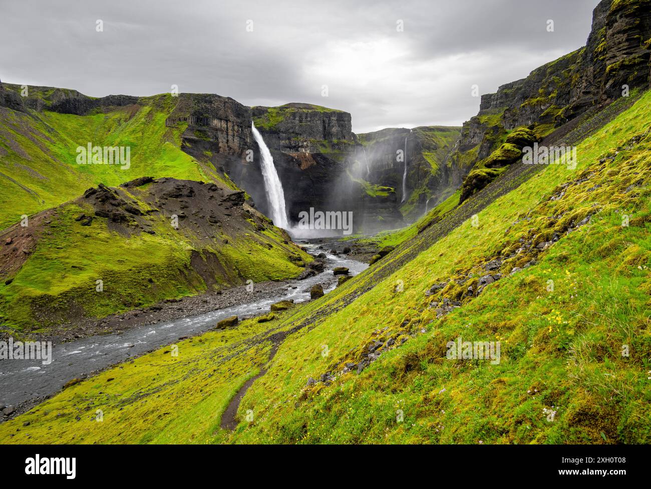 Haifoss und Granni Wasserfall in einer Schlucht, Fossa i Pjorsardal ...