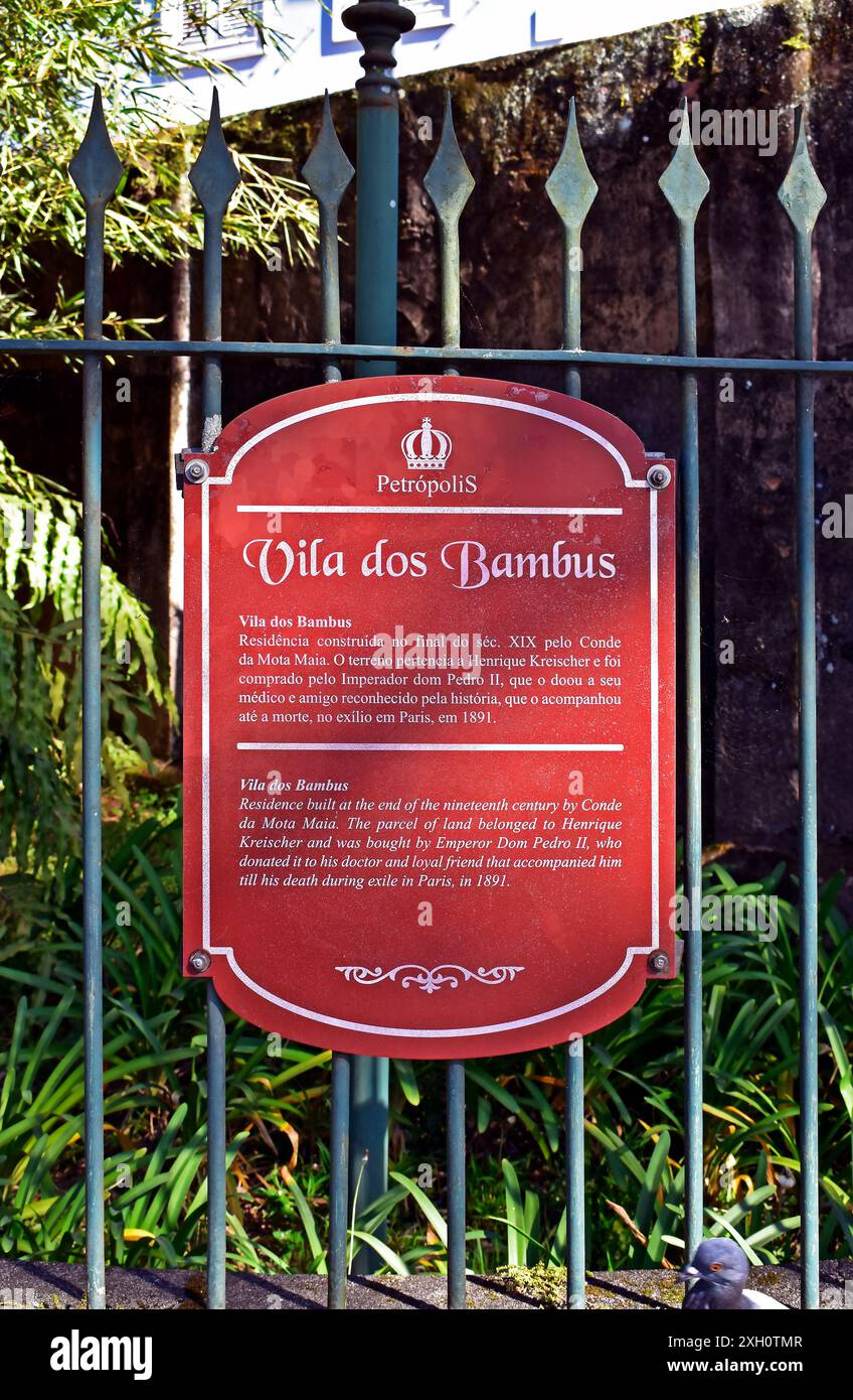 PETROPOLIS, RIO DE JANEIRO, BRASILIEN - 27. Mai 2023: Typenschild des historischen Hauses (Vila dos Bambus) Stockfoto