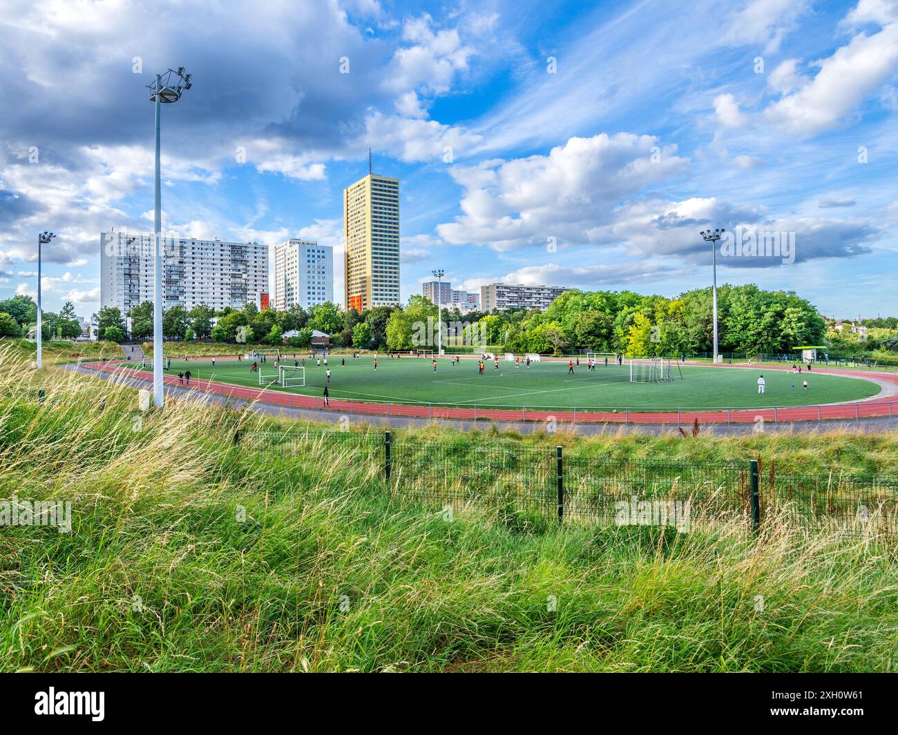 Sportplan auf Fußballplätzen im departementpark Jean Moulin - seine-Saint-Denis, 93100 Montreuil, Frankreich. Stockfoto