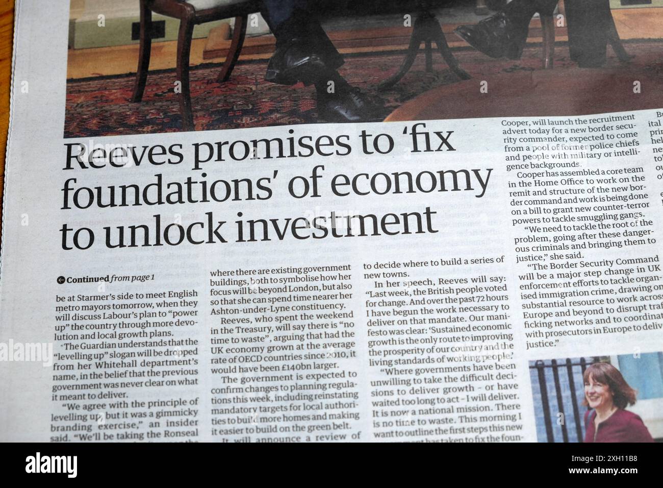 Finanzkanzlerin Rachel "Reeves verspricht, die Grundlagen der Wirtschaft zu fixieren, um Investitionen zu erschließen", titelt die Zeitung Guardian artikel 8 Juli 2024 Vereinigtes Königreich Stockfoto