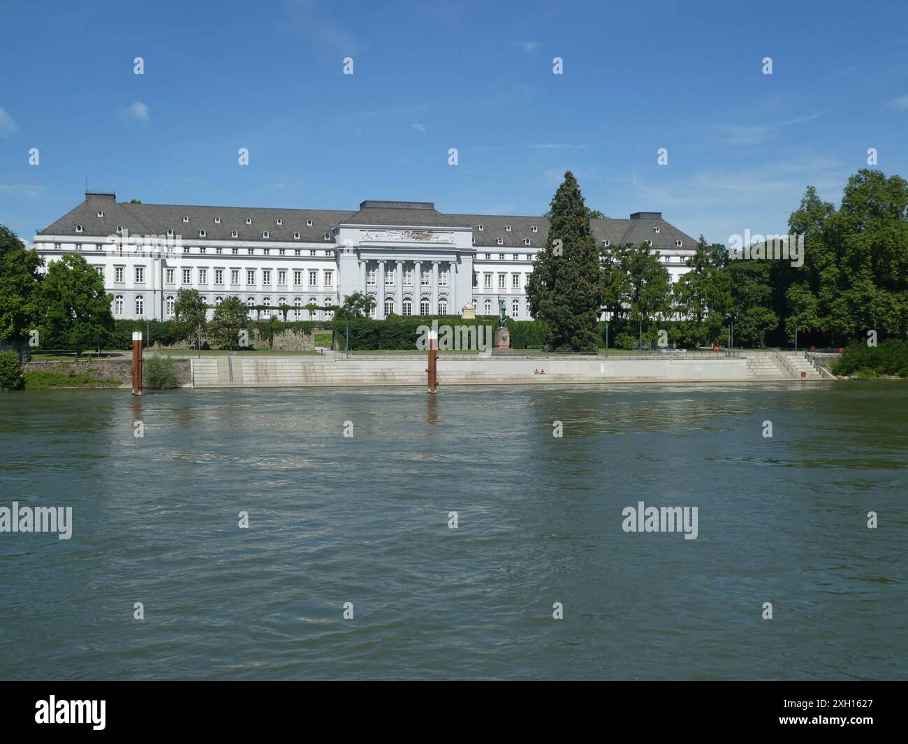 Koblenz Kurfürstliches Schloss Koblenz von 1777 - 1786 errichtet, von 1850 - 1858 residierte hier der preußischen Kronprinz und spätere Kaiser Wilhelm I. als preußischer Militärgouverneur. *** Koblenzer Kurfürst Koblenz erbaut 1777 1786 residierte hier der preußische Kronprinz und spätere Kaiser Wilhelm I. als preußischer Militärgouverneur ab 1850 1858 Urheberrecht: XStopperx/xEibner-Pressefotox EP asr Stockfoto