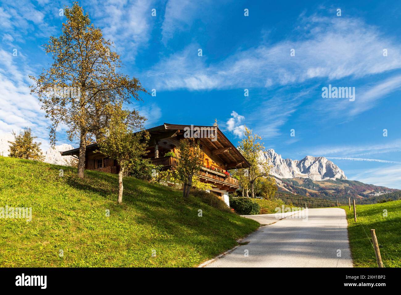 Tiroler Haus vor dem Wilden Kaiser, Going, Tirol, Österreich Stockfoto