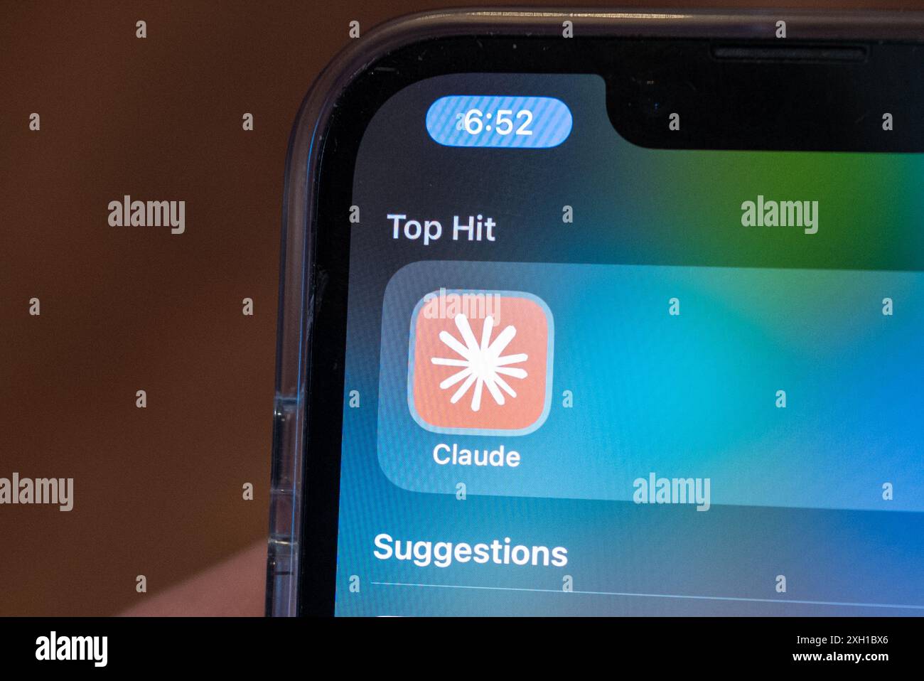 Lafayette, Usa. Juni 2024. Nahaufnahme des Telefonbildschirms mit Symbol für Anthropic Claude App, ein Large Language Model (LLM) Powered Generative Artificial Intelligence Chatbot, Lafayette, Kalifornien, 27. Juni 2024. (Foto: Smith Collection/Gado/SIPA USA) Credit: SIPA USA/Alamy Live News Stockfoto