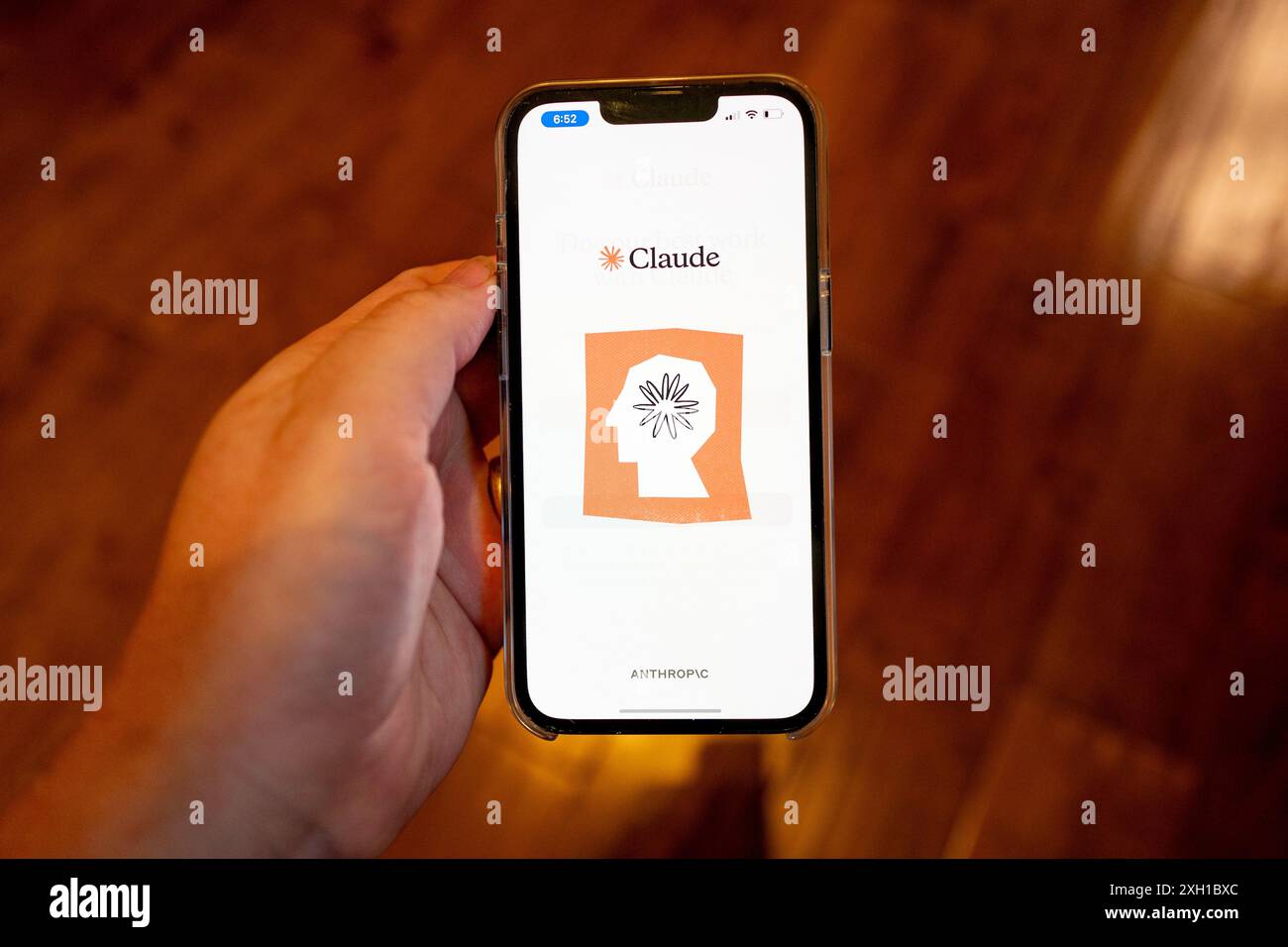 Lafayette, Usa. Juni 2024. Nahaufnahme eines Telefonbildschirms mit Anthropic Claude, einem Chatbot mit großem Sprachmodell (LLM), Lafayette, Kalifornien, 27. Juni 2024. (Foto: Smith Collection/Gado/SIPA USA) Credit: SIPA USA/Alamy Live News Stockfoto