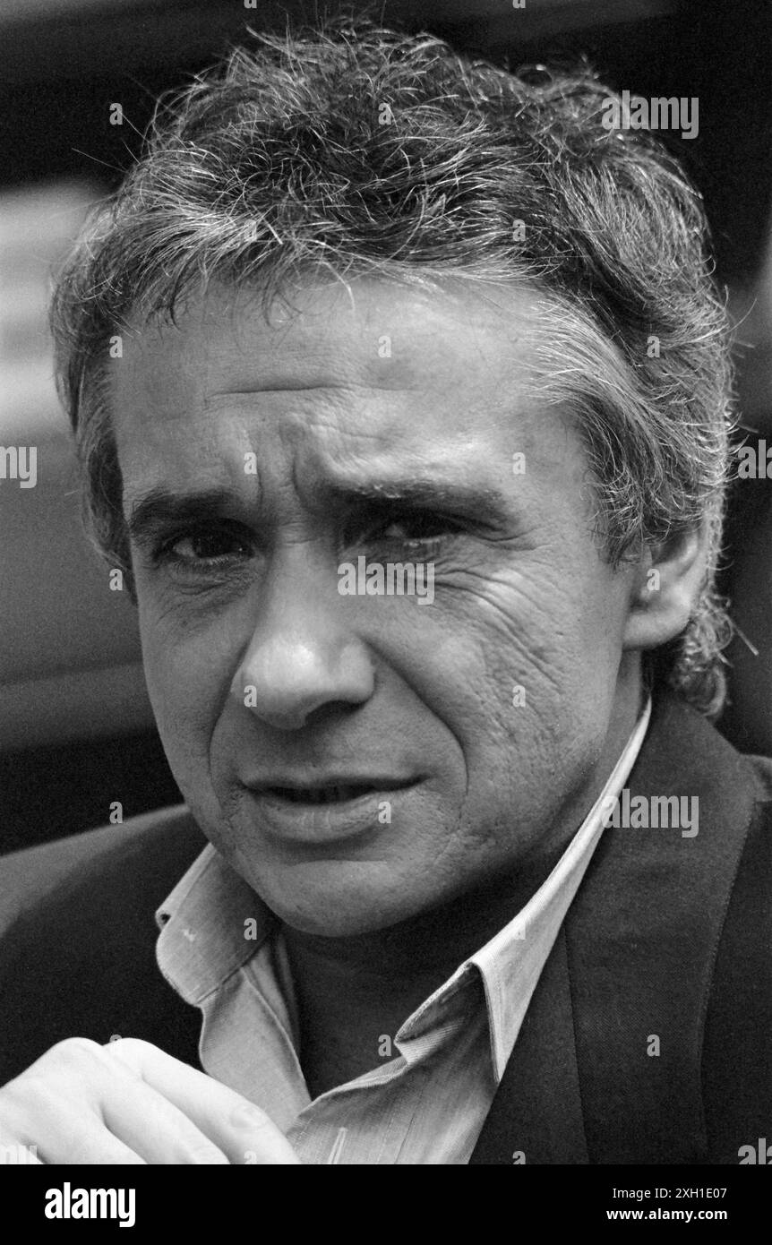 Michel Sardou am Set des Fernsehfilms L'Irlandaise, Regie führte José Giovanni 1991 Stockfoto
