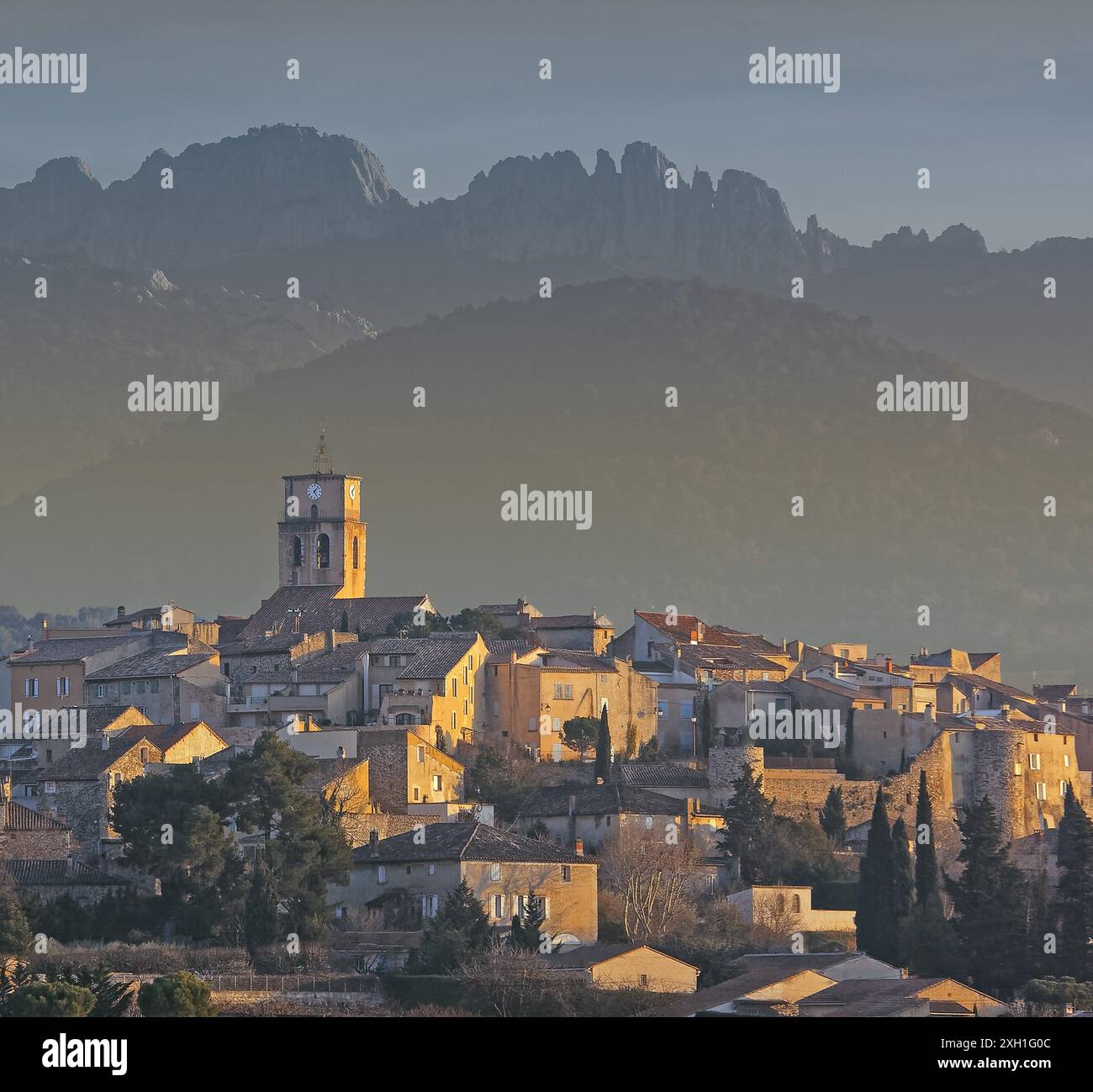 Frankreich, Departement Vaucluse, Sablet, Dorf im Weinberg Côtes-du-Rhône-Villages Stockfoto