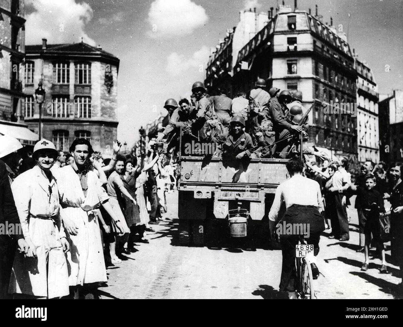 Befreiung von Paris: Amerikanische Truppen dringen in Paris ein, um die Pariser zu jubeln. 25. August 1945 Stockfoto