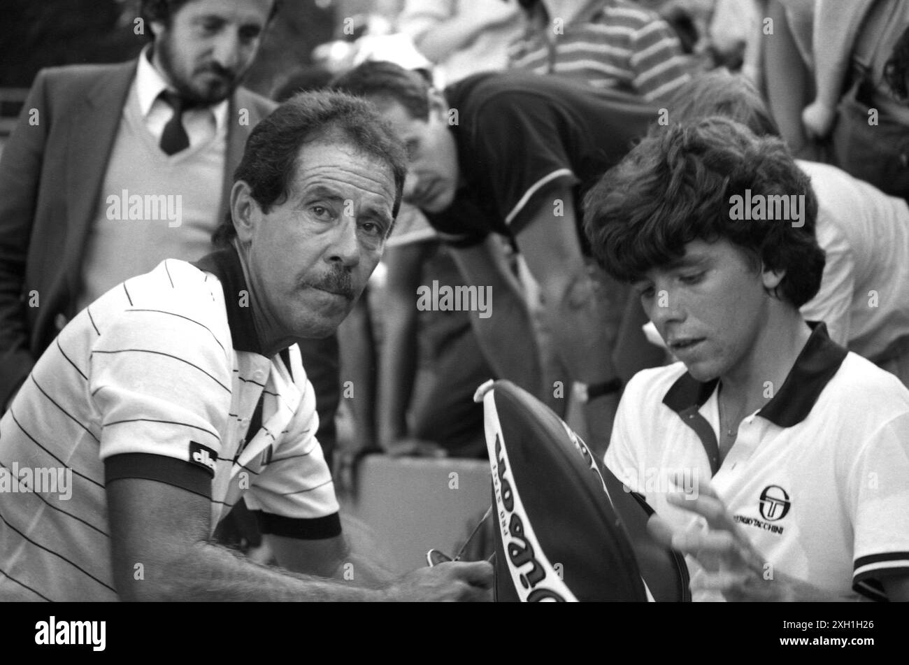 Jimmy Arias und sein Trainer Nick Bollettieri 1982 French Open, Paris Stockfoto