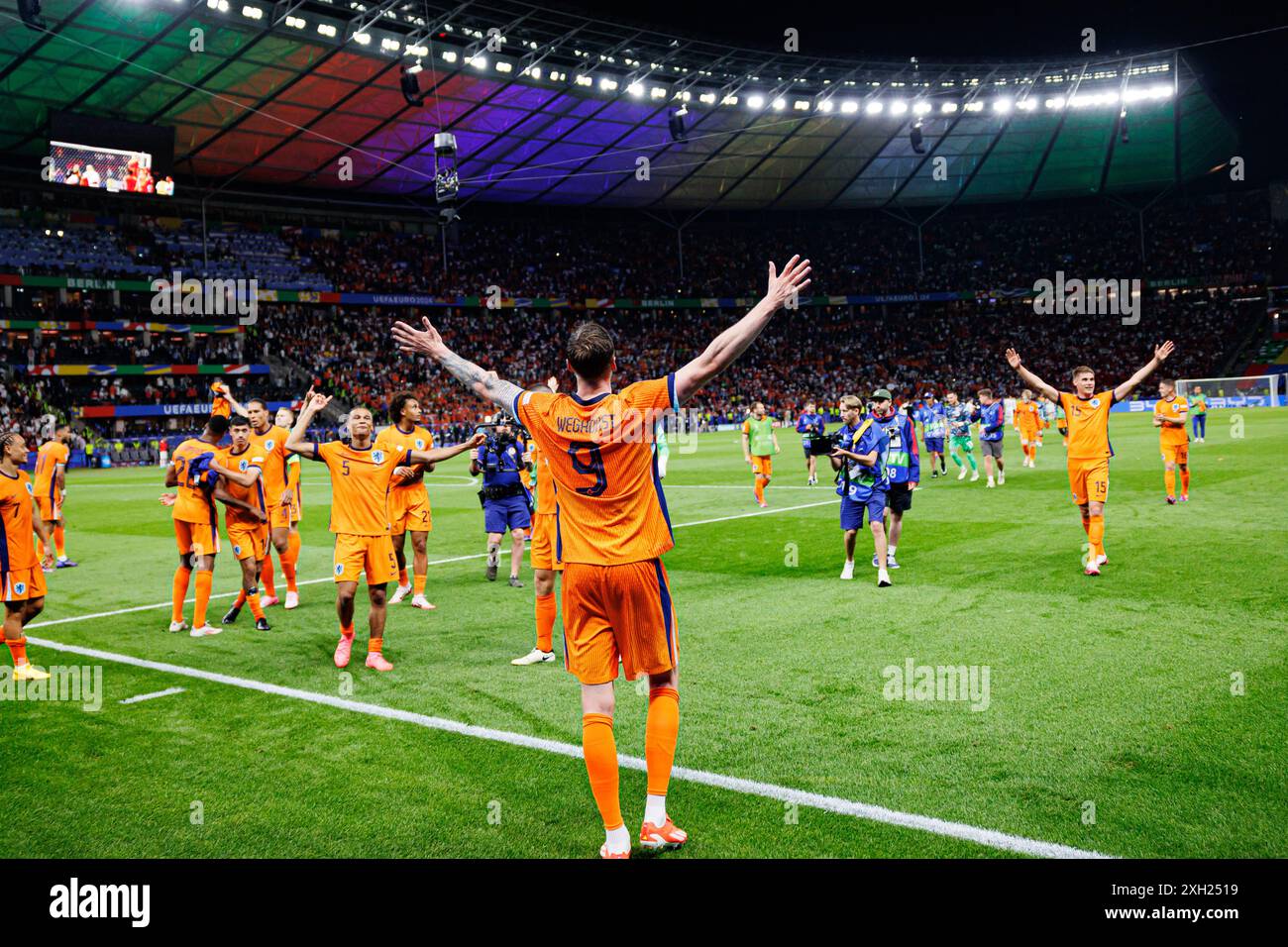 Spieler aus den Niederlanden, die während des Viertelfinalspiels der UEFA Euro 2024 zwischen den Nationalmannschaften der Niederlande und der Türkei im Olympiastadion, B, feierten Stockfoto