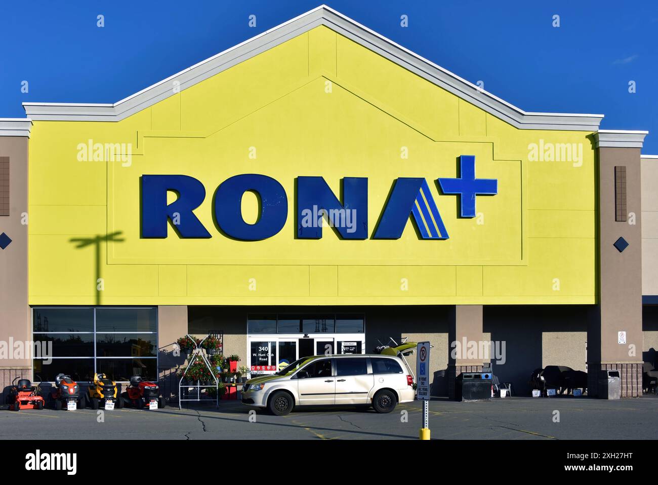 Ottawa, Kanada – 7. Juli 2024: Rona ist ein kanadischer Einzelhändler für Bauprodukte und -Dienstleistungen, der 1939 gegründet wurde. Es wurde erworben Stockfoto