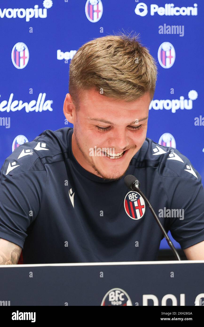 Bologna, Italien. Juli 2024. Bologna, Casteldebole, sede del bologna FC, Presentazione alla stampa del nuovo giocatore Emil Holm11 Luglio 2024 ( Foto Guido Calamosca/LaPresse ) Bologna, Bologna, Casteldebole, Heimstadion des FC Bologna, Präsentation des neuen Spielers Emil Holm an die Presse Region Feed News - Bologna, Italien - 11. JUL 2024 ( Foto Guido Calamosca/LaPresse ) Credit: LaPresse/Alamy Live News Stockfoto