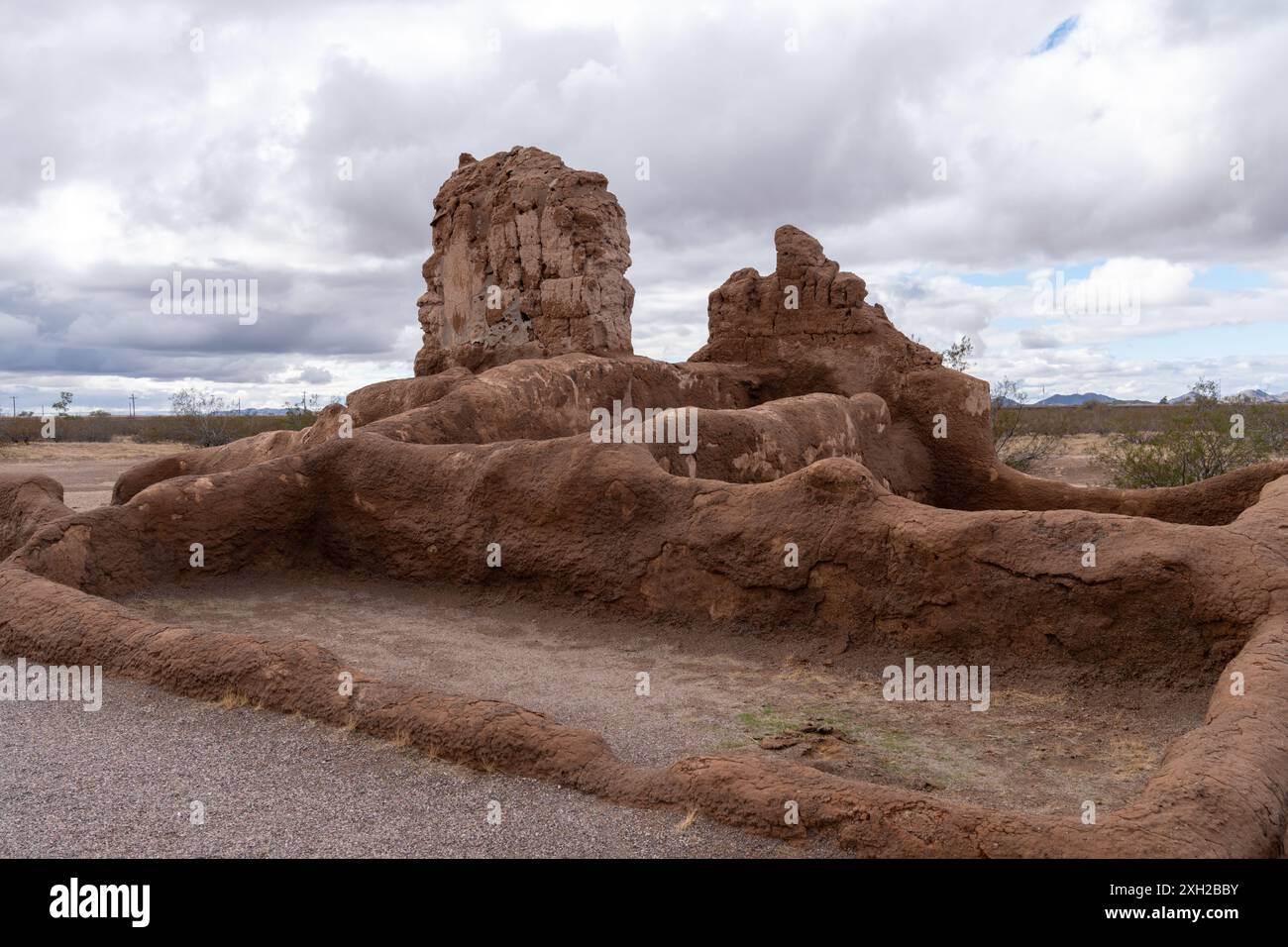 Casa Grande Ruins National Monument ist eine historische Ruine, die von Hohokam im 13. Jahrhundert in der Nähe von Coolidge, Arizona, AZ, erbaut wurde Stockfoto