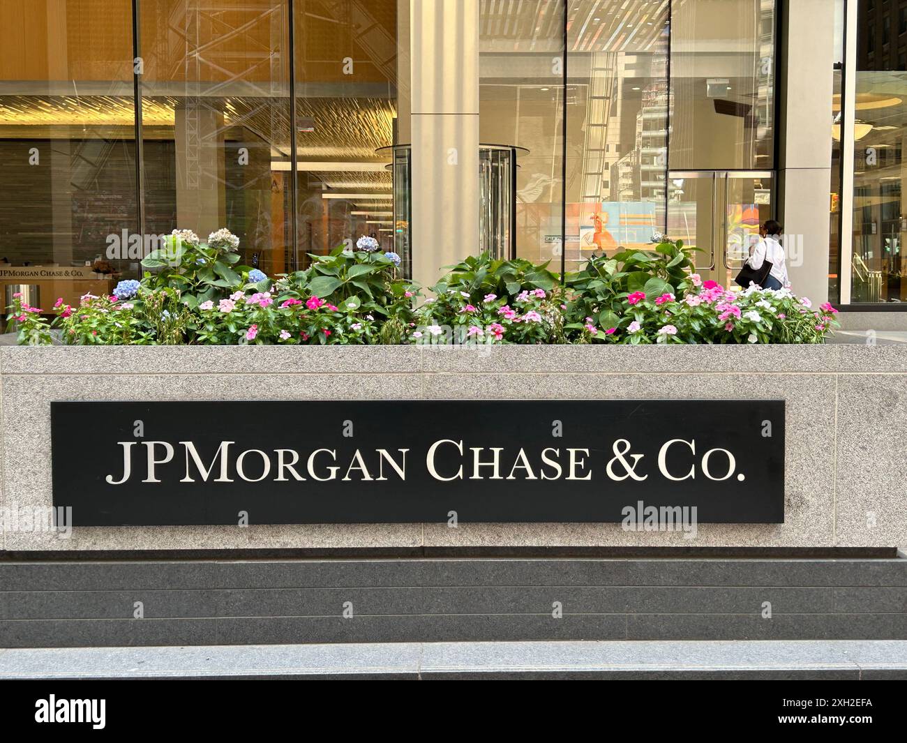 JPMorgan Chase & Co., Firmenzeichen und Gebäude außen, New York City, New York, USA Stockfoto