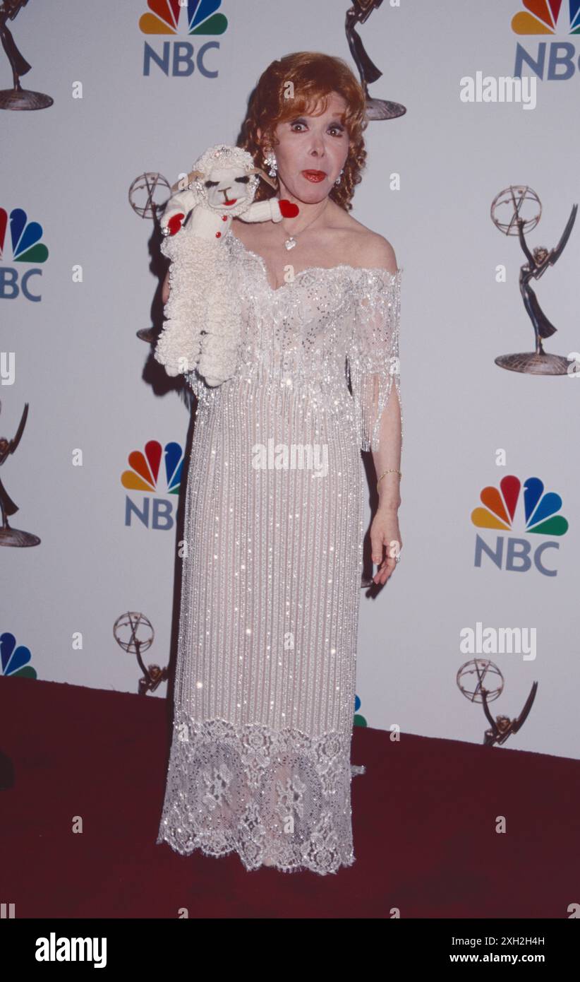 Shari Lewis und Lamb Chop nehmen am 15. Mai 1998 an den 25. Jährlichen Daytime Emmy Awards in der Radio City Music Hall in New York City Teil. Foto: Henry McGee/MediaPunch Stockfoto