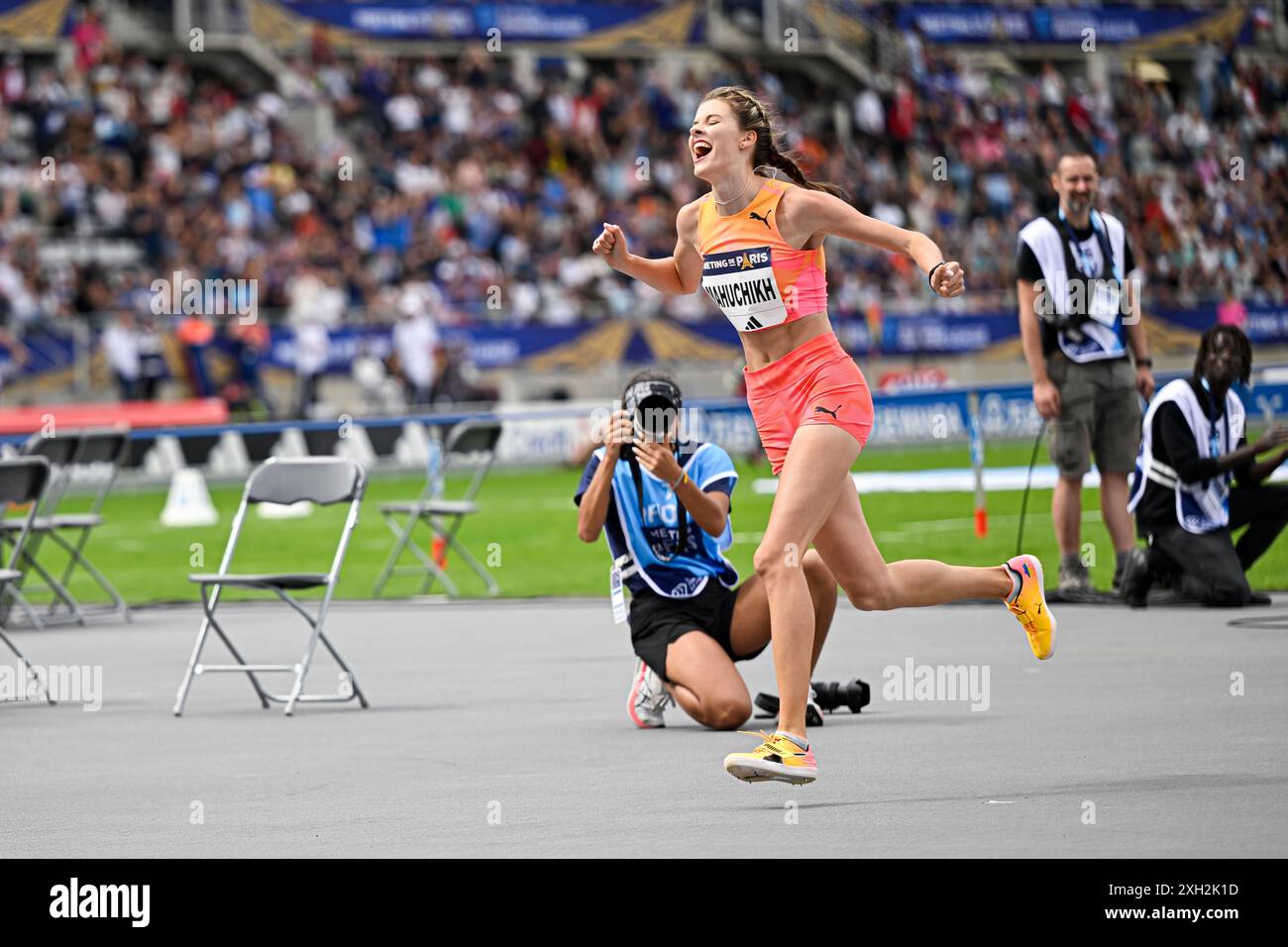 Yaroslava Mahuchikh, nachdem er den Weltrekord im Hochsprung während des Wettkampfes de Paris Wanda Diamond League 2024 am 7. Juli 2024 im Charlety-Stadion in Paris gebrochen hatte. Quelle: Victor Joly/Alamy Live News Stockfoto