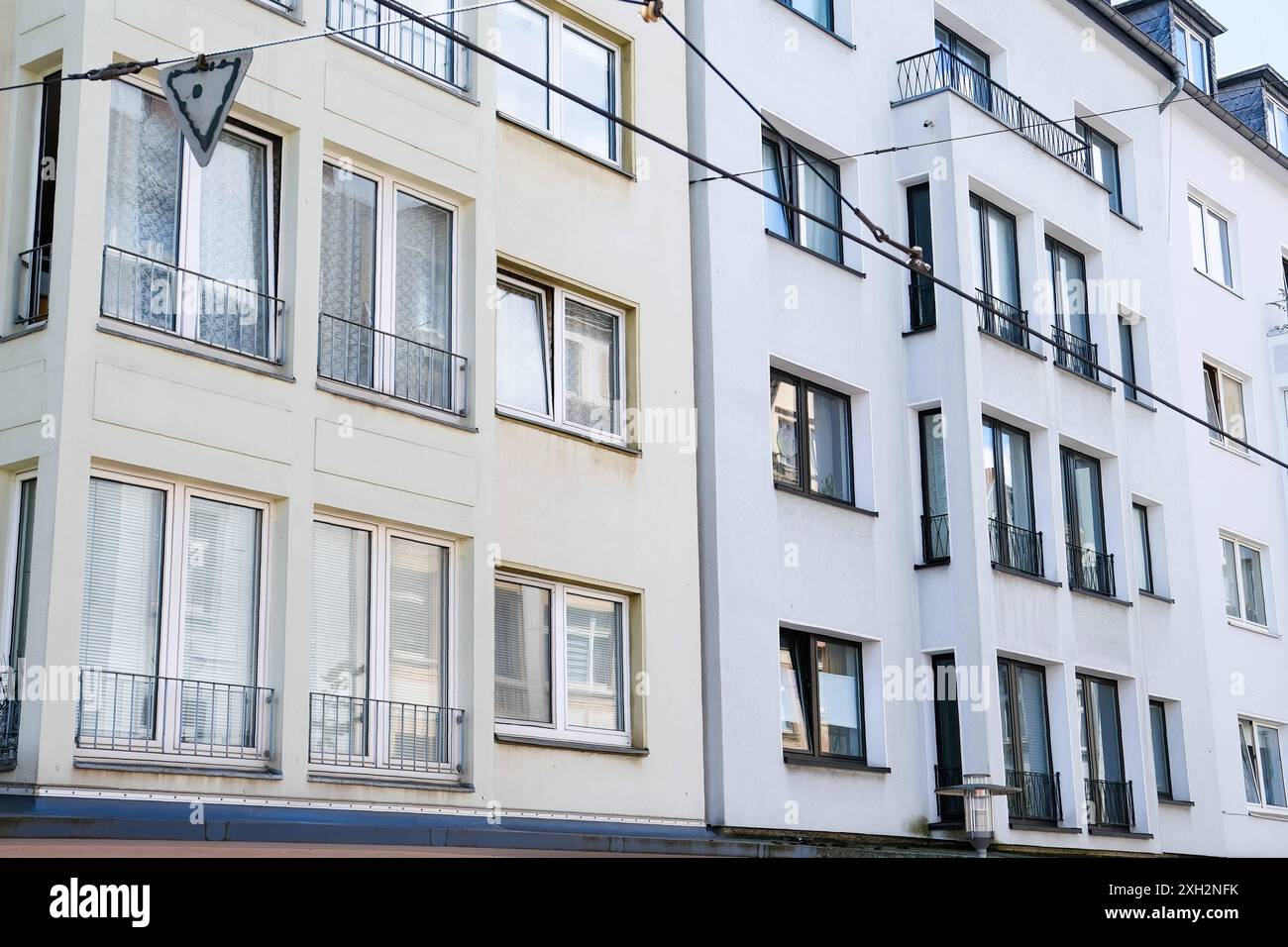 Düsseldorf 11.07.2024 Wohnungen Wohnungsnot Mietswohnung Mieten Mietpreis sozialer Wohnungsbau Immobilien Wohnraummangel Wohnung Baustelle Neubau Mehrfamilienhaus Mietshaus Miete Mietspiegel Mietpreisspiegel Immobilie Wohnungsmangel Baustau Wohnimmobilie Wohnungsimmobilien Mietpreise Altbau Leerstand Baumaterial Baustoffe Ballungsgebiet bezahlbarer Wohnraum CO2-Preis CO2 Bundes-Klimaschutzgesetz Heizen Heizung Klimapaket Mieter Vermieter Mietpreisbremse Klimasteuer Energiewende Büro Büros Homeoffice Home-Office Konjunkturpaket Grundsteuerreform Grundsteuererklärung Wohngeld Wohnungsgeld Wohnun Stockfoto