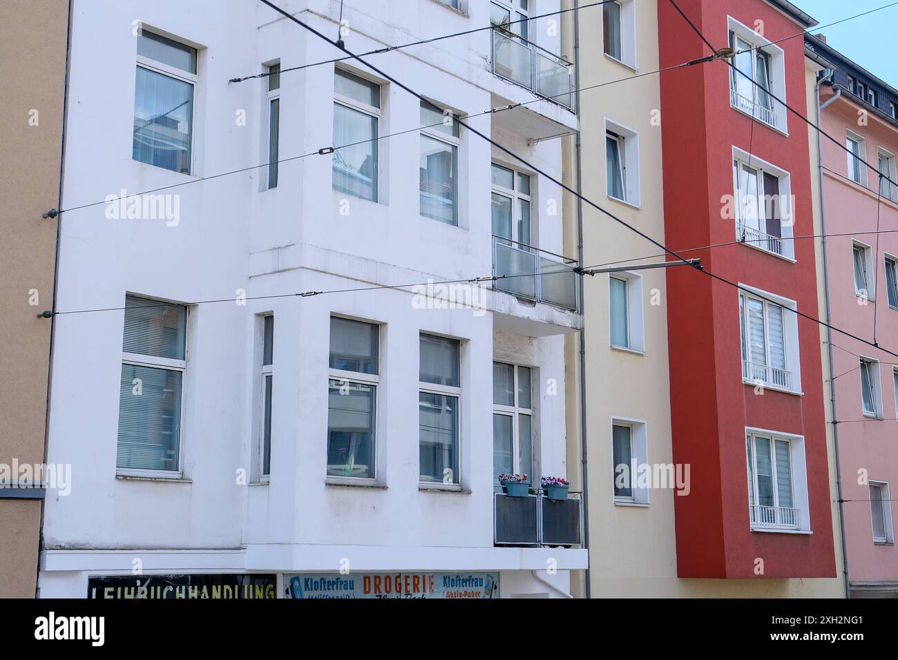 Düsseldorf 11.07.2024 Wohnungen Wohnungsnot Mietswohnung Mieten Mietpreis sozialer Wohnungsbau Immobilien Wohnraummangel Wohnung Baustelle Neubau Mehrfamilienhaus Mietshaus Miete Mietspiegel Mietpreisspiegel Immobilie Wohnungsmangel Baustau Wohnimmobilie Wohnungsimmobilien Mietpreise Altbau Leerstand Baumaterial Baustoffe Ballungsgebiet bezahlbarer Wohnraum CO2-Preis CO2 Bundes-Klimaschutzgesetz Heizen Heizung Klimapaket Mieter Vermieter Mietpreisbremse Klimasteuer Energiewende Büro Büros Homeoffice Home-Office Konjunkturpaket Grundsteuerreform Grundsteuererklärung Wohngeld Wohnungsgeld Wohnun Stockfoto