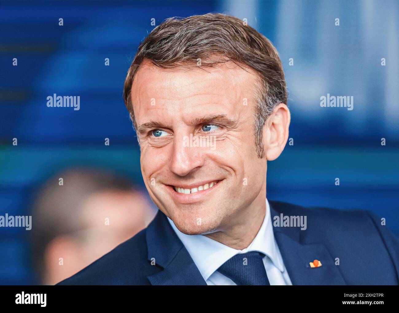 Madeira, Portugal - 27. März 2024: Kopfaufnahme des französischen Präsidenten Emmanuel Macron, in blauem Anzug und lächelnd (von Ricardo Stuckert) Stockfoto