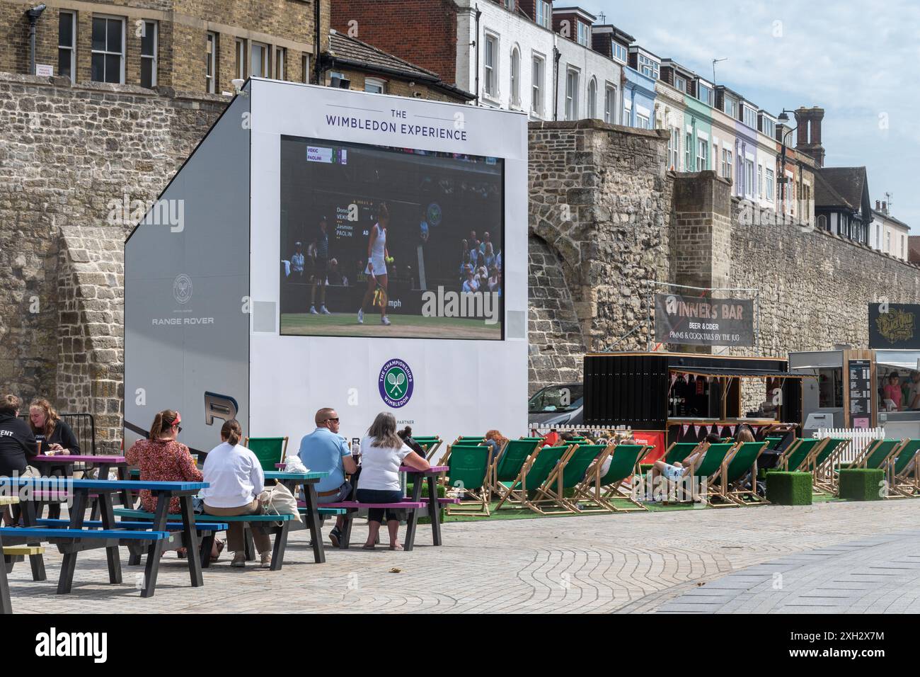 Wimbledon Watch Zone in Westquay, Southampton, Hampshire, England, Großbritannien. Am 11. Juli 2024 gewann Paolini im Halbfinale der Damen gegen Vekic Stockfoto