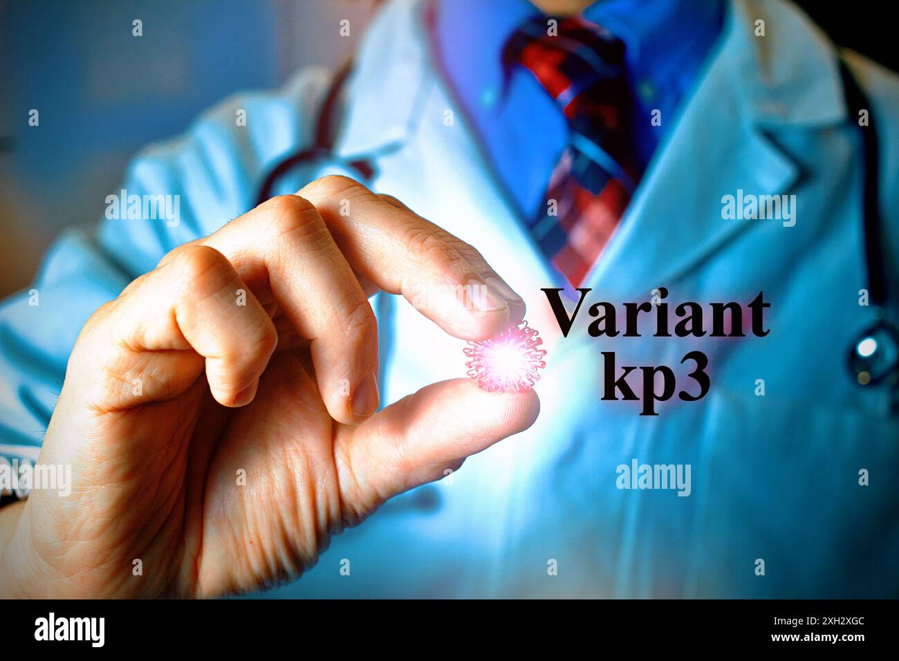 Hand eines Arztes, der ein Variant COVID Virus namens „Kp3“ hält Stockfoto