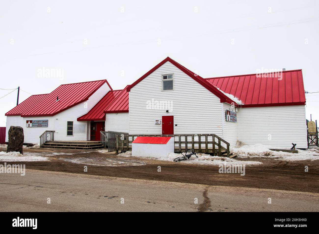 Nunatta Sunakkutaangit Museum in der Sinaa Street in Iqaluit, Nunavut, Kanada Stockfoto