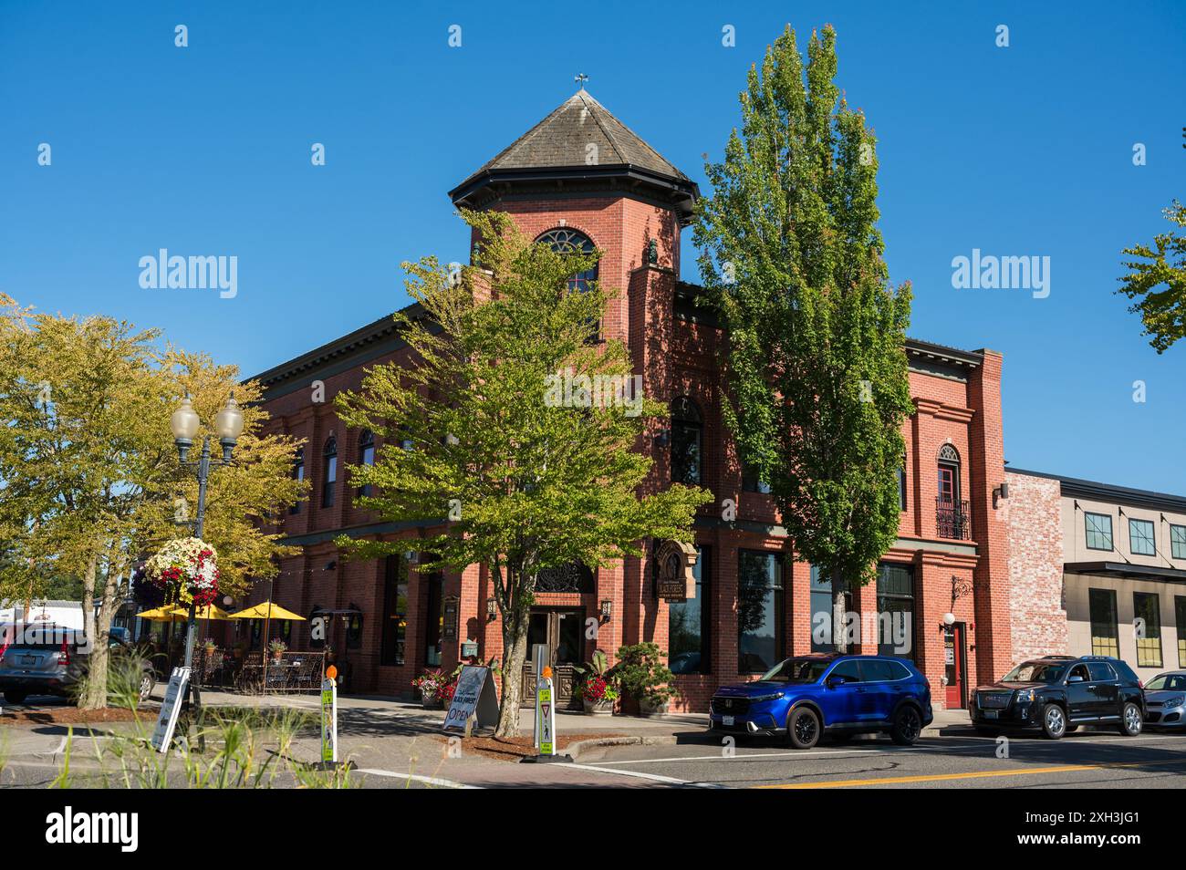 Ein Backsteinhaus aus der Victoria-Ära in der kanadischen Grenzstadt Blaine Washington, USA. Stockfoto