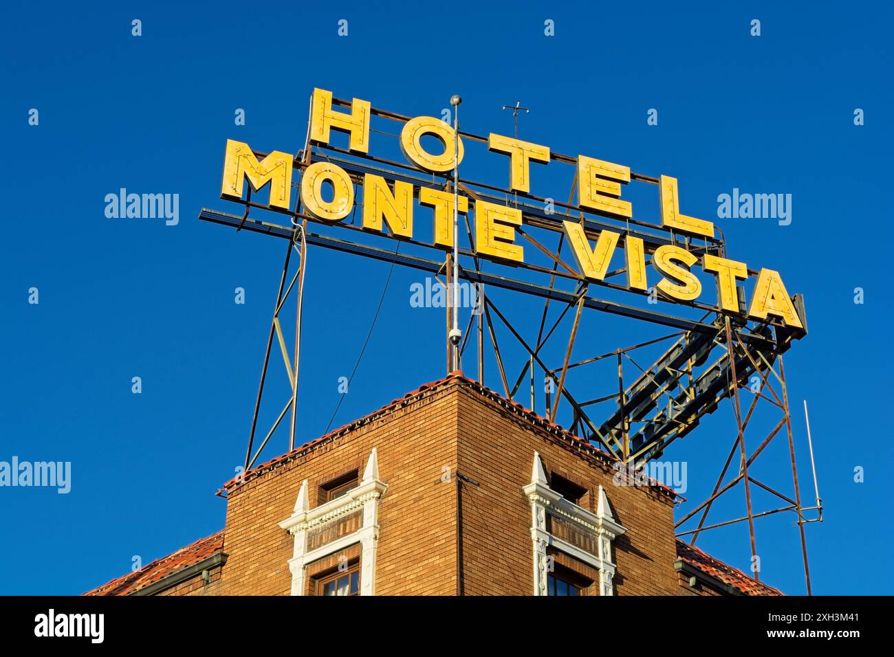 Das Neondach-Schild überzieht das Hotel Monte Vista aus dem Jahr 1927 Stockfoto