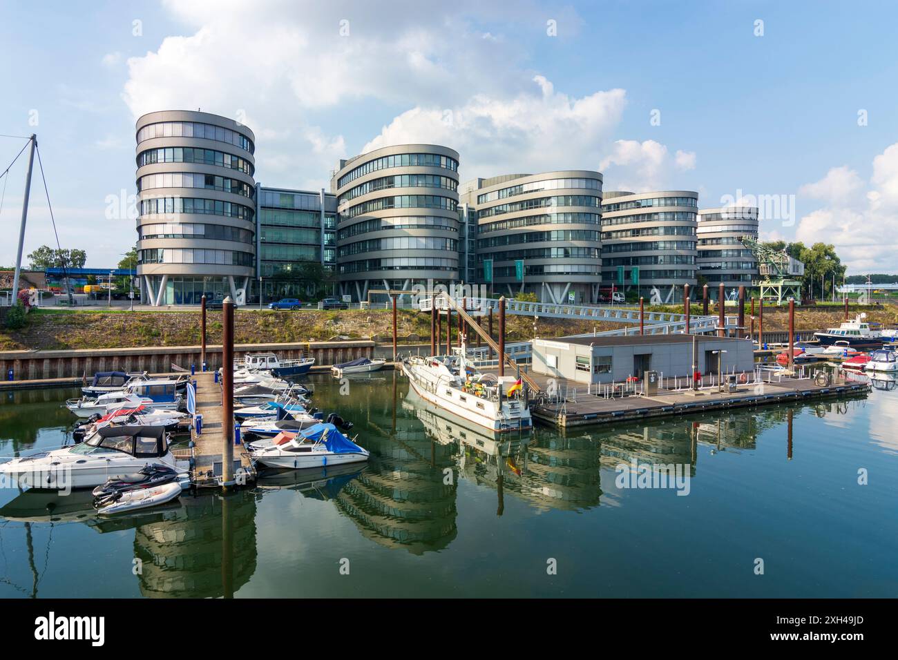 Duisburg: hafen Innenhafen, Yachthafen, Boote im Ruhrgebiet, Nordrhein-Westfalen, Nordrhein-Westfalen, Deutschland Stockfoto