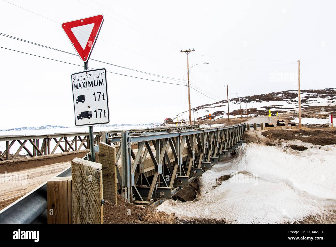 Einspurige Brücke auf Niaqunngusiariaq in Apex, Nunavut, Kanada Stockfoto