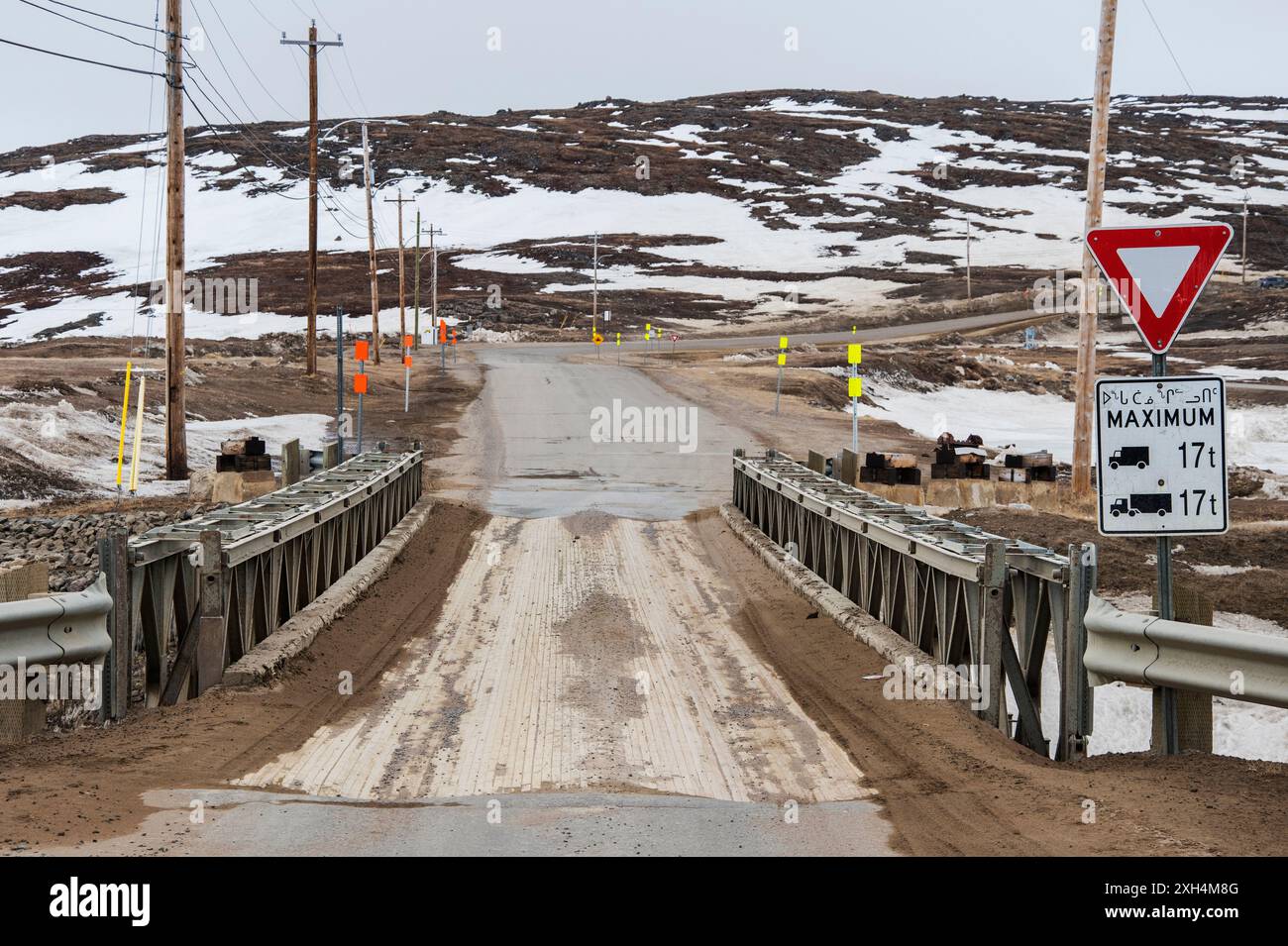 Einspurige Brücke auf Niaqunngusiariaq in Apex, Nunavut, Kanada Stockfoto