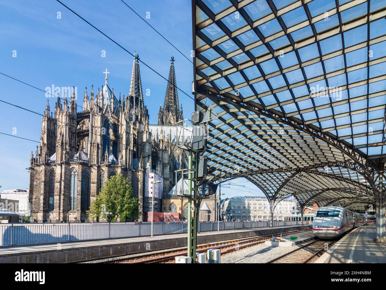 Köln, Köln: Hauptbahnhof Köln, ICE-Bahn der DB, Kölner Dom in Nordrhein-Westfalen, Deutschland Stockfoto