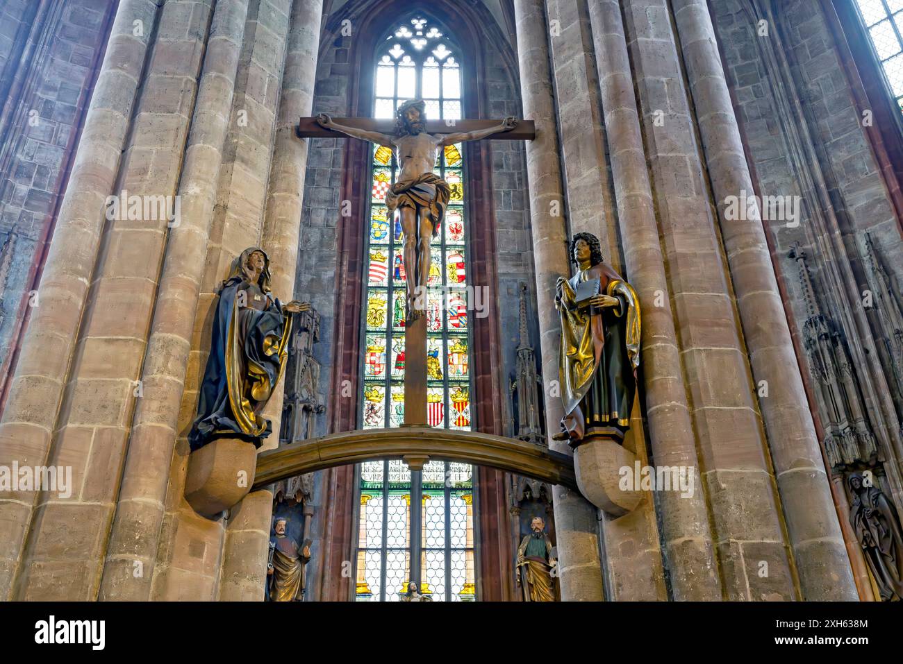 Berühmtes Kruzifix von Veit Stoß (Veit Stoss), Wickel Kruzifix, 1520, mit der Jungfrau und dem Heiligen Johannes, 1506/8. St. Sebaldus Kirche, Nürnberg, Deutschland. Stockfoto