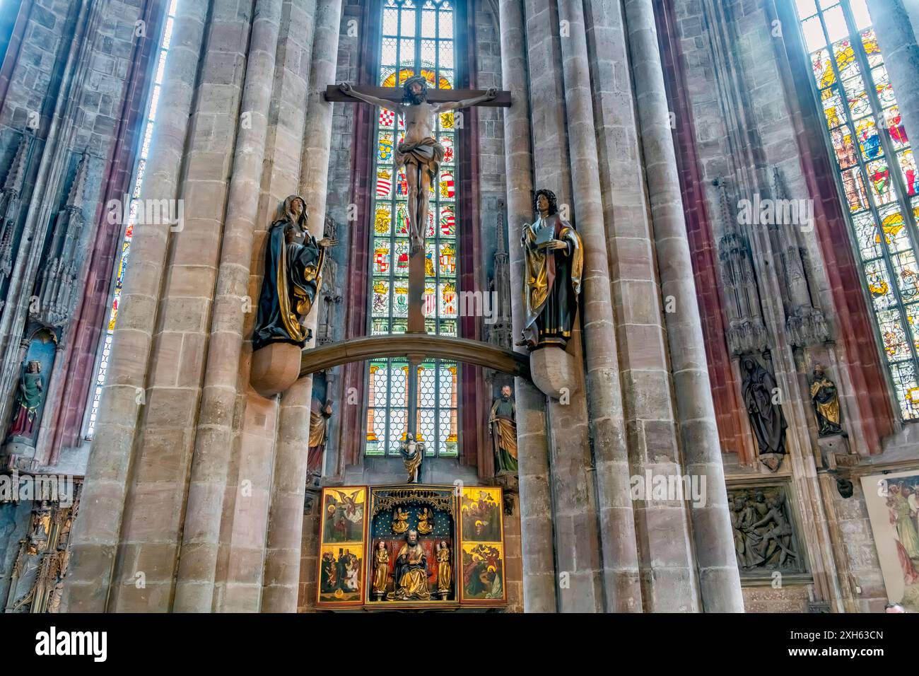 Berühmtes Kruzifix von Veit Stoß (Veit Stoss), Wickel Kruzifix, 1520, mit der Jungfrau und dem Heiligen Johannes, 1506/8. St. Sebaldus Kirche, Nürnberg, Deutschland. Stockfoto