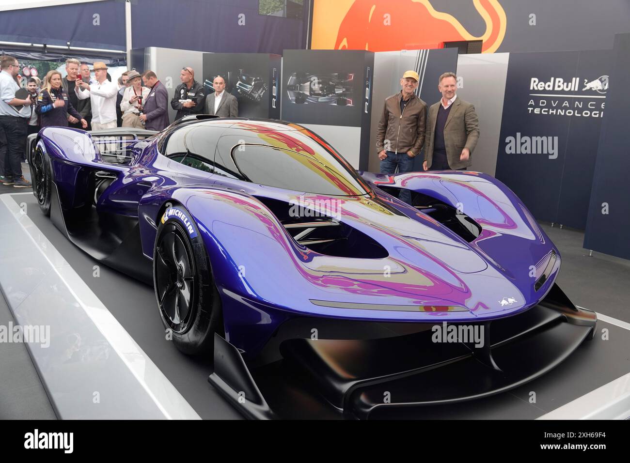 Goodwood House, West Sussex, Großbritannien. , . Adrian Newey und Christian Horner enthüllen den sehnsüchtig erwarteten Red Bull RB17 beim jährlichen Goodwood Festival of Speed, das im elften Stammhaus des Duke of RichmondÕs, Goodwood House Credit: Motofoto/Alamy Live News, stattfindet Stockfoto