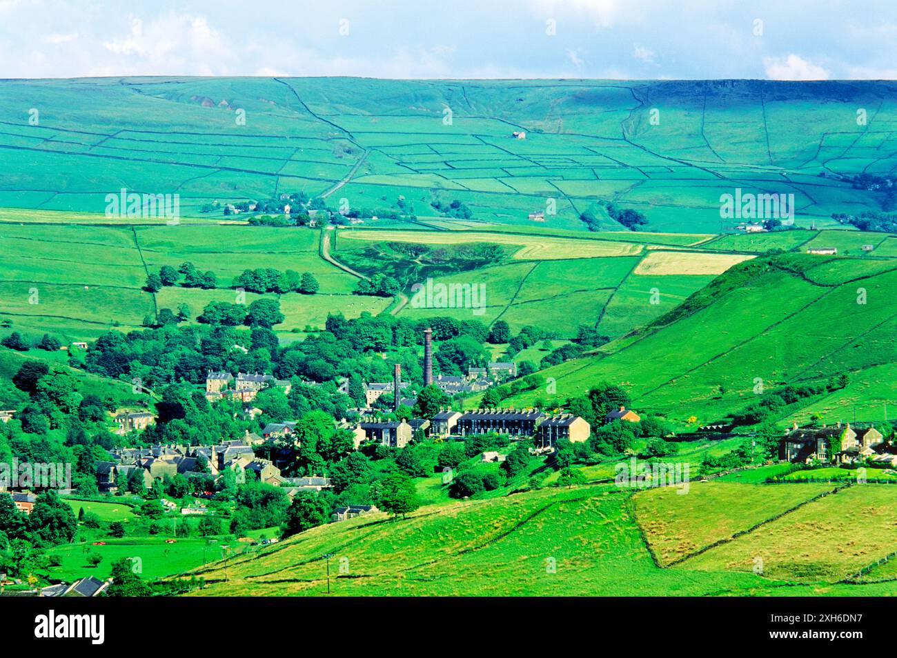 Norden über frühe industrielle Dorf Delph im Saddleworth Moor Bereich der Pennines in der Nähe von Oldham. Textilzentrum Mühle 19 C. Stockfoto