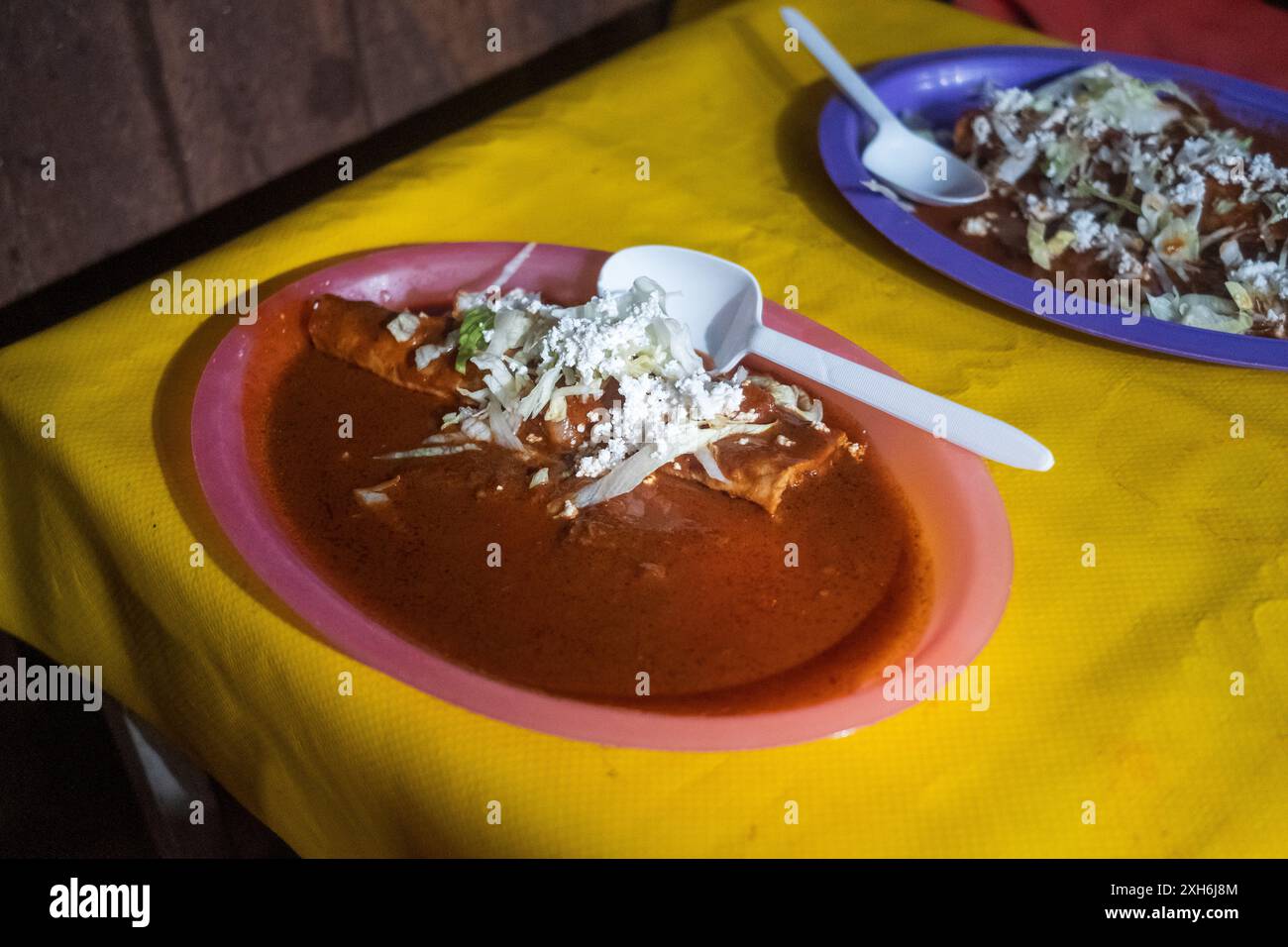 Tacos auf den Märkten des Mercado de Abastos in Oaxaca City, Mexiko. Stockfoto