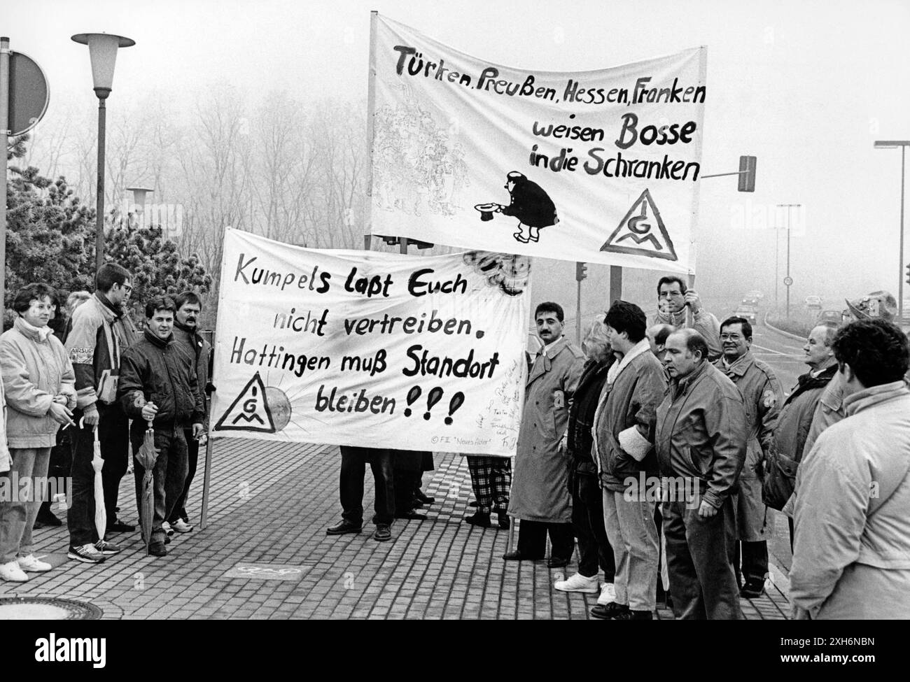 Stahlarbeiter demonstrieren in Hattingen, Untermarkt, um ihre Arbeitsplätze zu retten. Auf dem Banner " Türken, Preußen, Hessen, Franken setzen Bosse an ihre Stelle " [automatisierte Übersetzung] Stockfoto