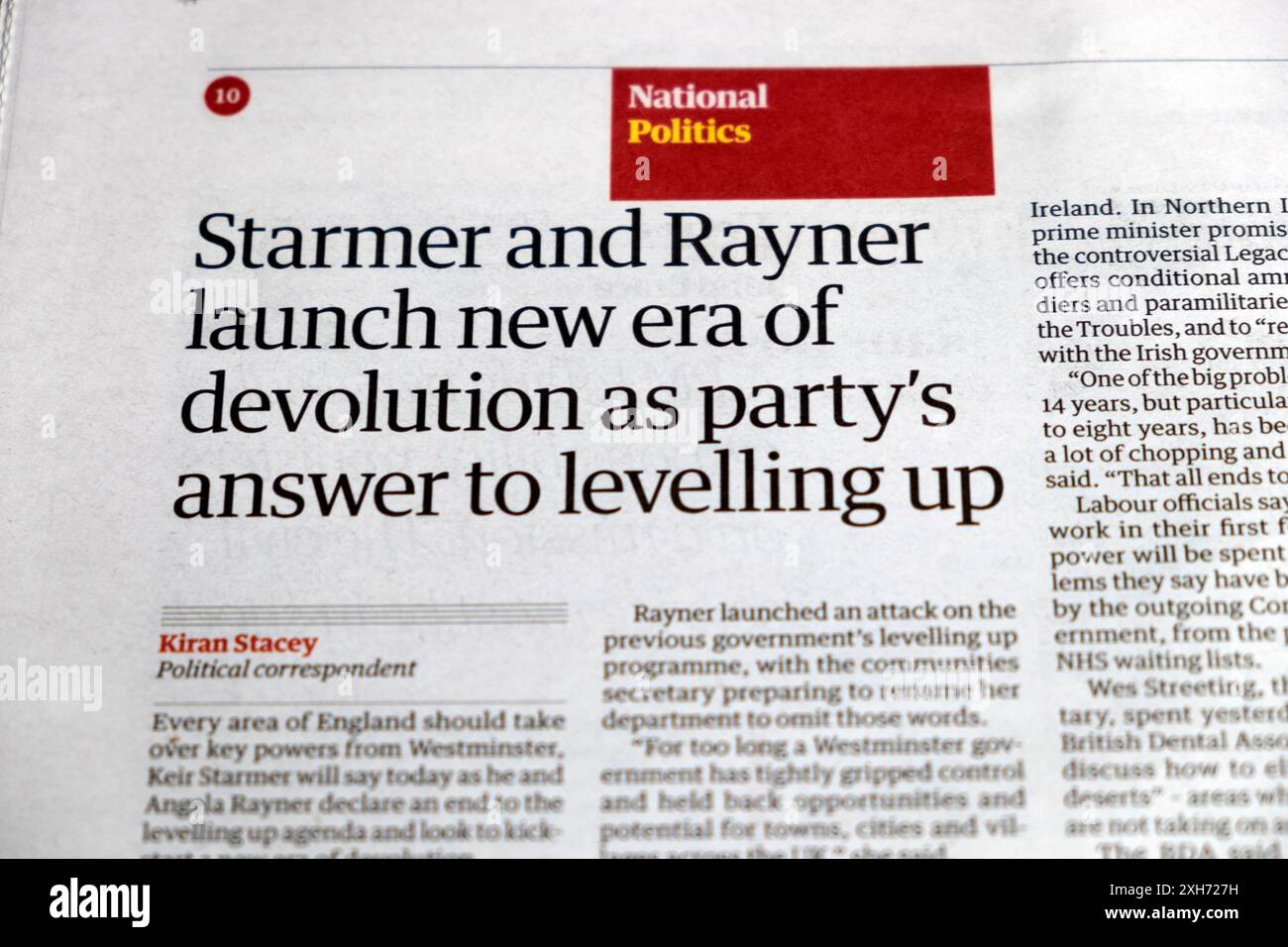 Keir 'Starmer and Rayner starten eine neue Ära der Devolution als Parteiantwort auf die Levelling Up' Guardian-Zeitung titelt Labour artikel 9 Juli 2024 Großbritannien Stockfoto