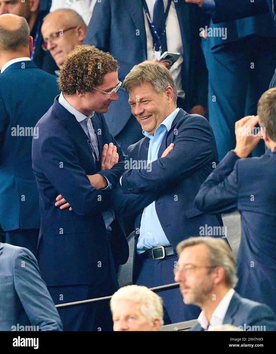 Dortmund, Deutschland. Juli 2024. Robert Habeck (R), Vize-Kanzer Deutschland, Bundesminister für Wirtschaft und Klimaschutz der Bundesrepublik Deutschland, die Gruenen, im Halbfinalspiel NIEDERLANDE - ENGLAND 1-2 bei der UEFA-Europameisterschaft 2024 am 10. Juli 2024 in Dortmund. Fotograf: ddp Images/STAR-Images Credit: ddp Media GmbH/Alamy Live News Stockfoto