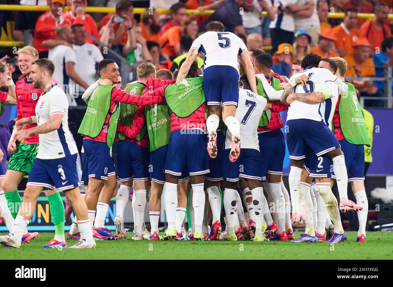 Ollie Watkins, England 19 feiert sein Tor, glücklich, lachen, feiern, 1:2, Jude Bellingham, eng 10 John Stones, England 5 Bukayo Saka, England 7. Im Halbfinalspiel NIEDERLANDE - ENGLAND 1-2 der UEFA-Europameisterschaften 2024 am 10. Juli 2024 in Dortmund. Fotograf: Peter Schatz Stockfoto Ollie Watkins, England 19 feiert sein Tor, glücklich, lachen, feiern, 1:2, Jude Bellingham, eng 10 John Stones, England 5 Bukayo Saka, England 7. Im Halbfinalspiel NIEDERLANDE - ENGLAND 1-2 der UEFA-Europameisterschaften 2024 am 10. Juli 2024 in Dortmund. Fotograf: Peter Schatz Stockfoto