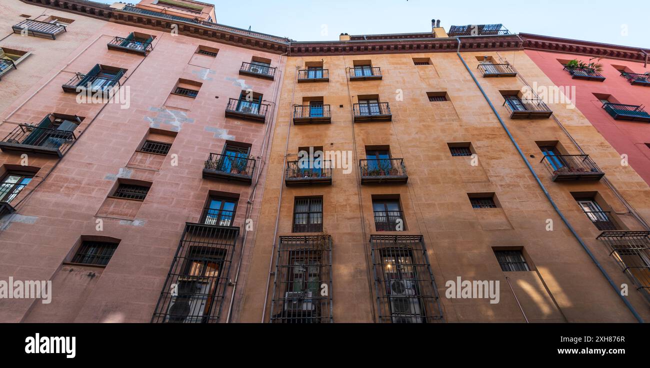 Fassaden alter Gebäude im Zentrum von Madrid Stockfoto