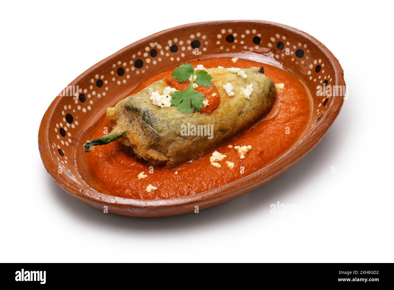 chile relleno (gebratener Poblano-Pfeffer gefüllt mit Hackfleisch und mit Eiermeringue überzogen), traditionelle mexikanische Küche Stockfoto