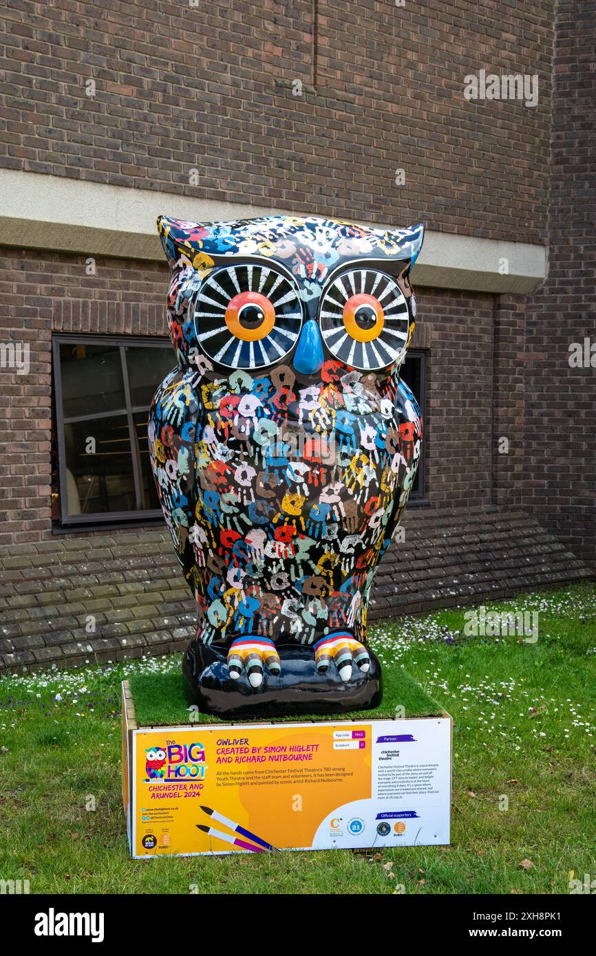 Der Big Hoot Owl Sculpture Trail Chichester England A Wild in Art Event by Chestnut Tree House - Owliver Stockfoto