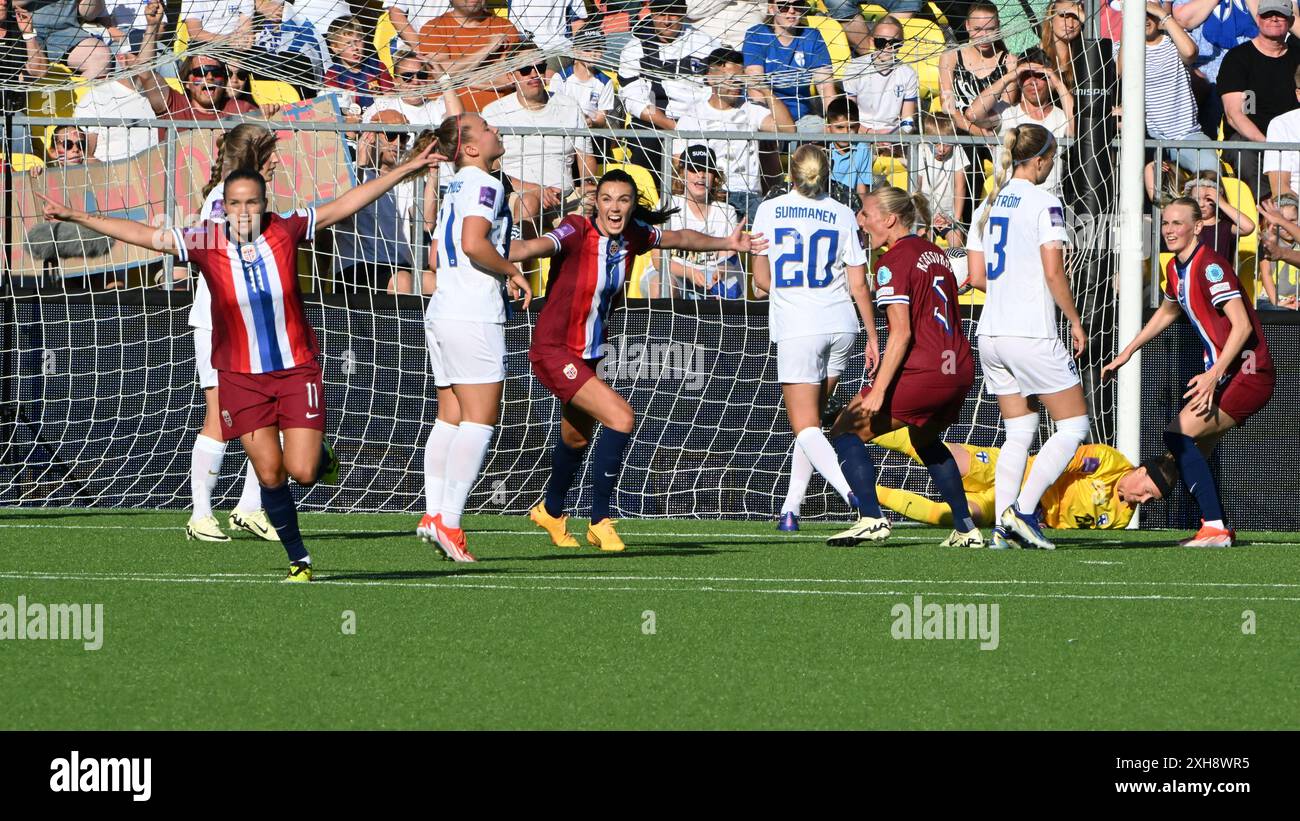 Turku, Finnland. Juli 2024. Das Team Norwegen feiert sein erstes Tor beim Qualifikationsspiel der UEFA Women's Euro 2025 League A in der Gruppe 1 zwischen Finnland und Norwegen am 12. Juli 2024 in Turku (Finnland) (Foto: JUSSI NUKARI/LEHTIKUVA/SIPA USA). Credit: SIPA US/Alamy Live News Stockfoto