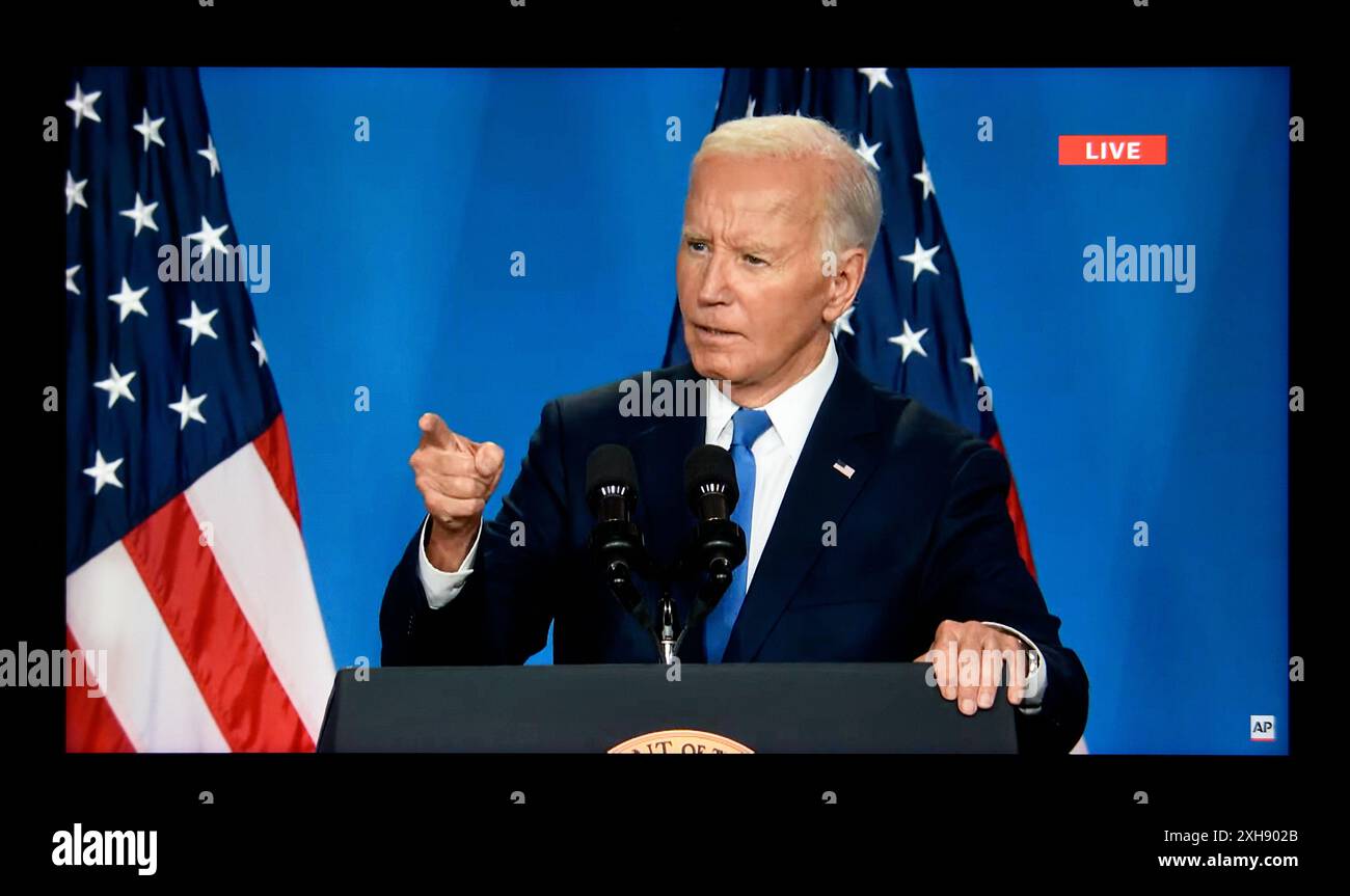 Ein Computer-Screenshot von Associated Press Live-Streaming der NATO-Pressekonferenz von US-Präsident Joe Biden am 11. Juli 2024. Stockfoto