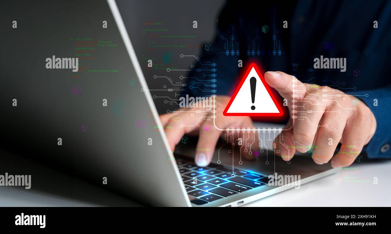 Warnmeldung „System gehackt“. Person verwendet Laptop mit virtuellem Warnschild für Cyberangriffe. Ransomware, Virus, Spyware, Malware oder schädliche Software, Stockfoto