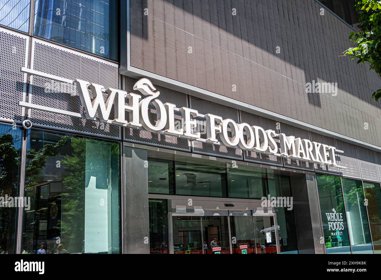 Whole Foods Market, Ladenschild und Gebäudeeingang, Hudson Yards, New York City, New York, USA Stockfoto